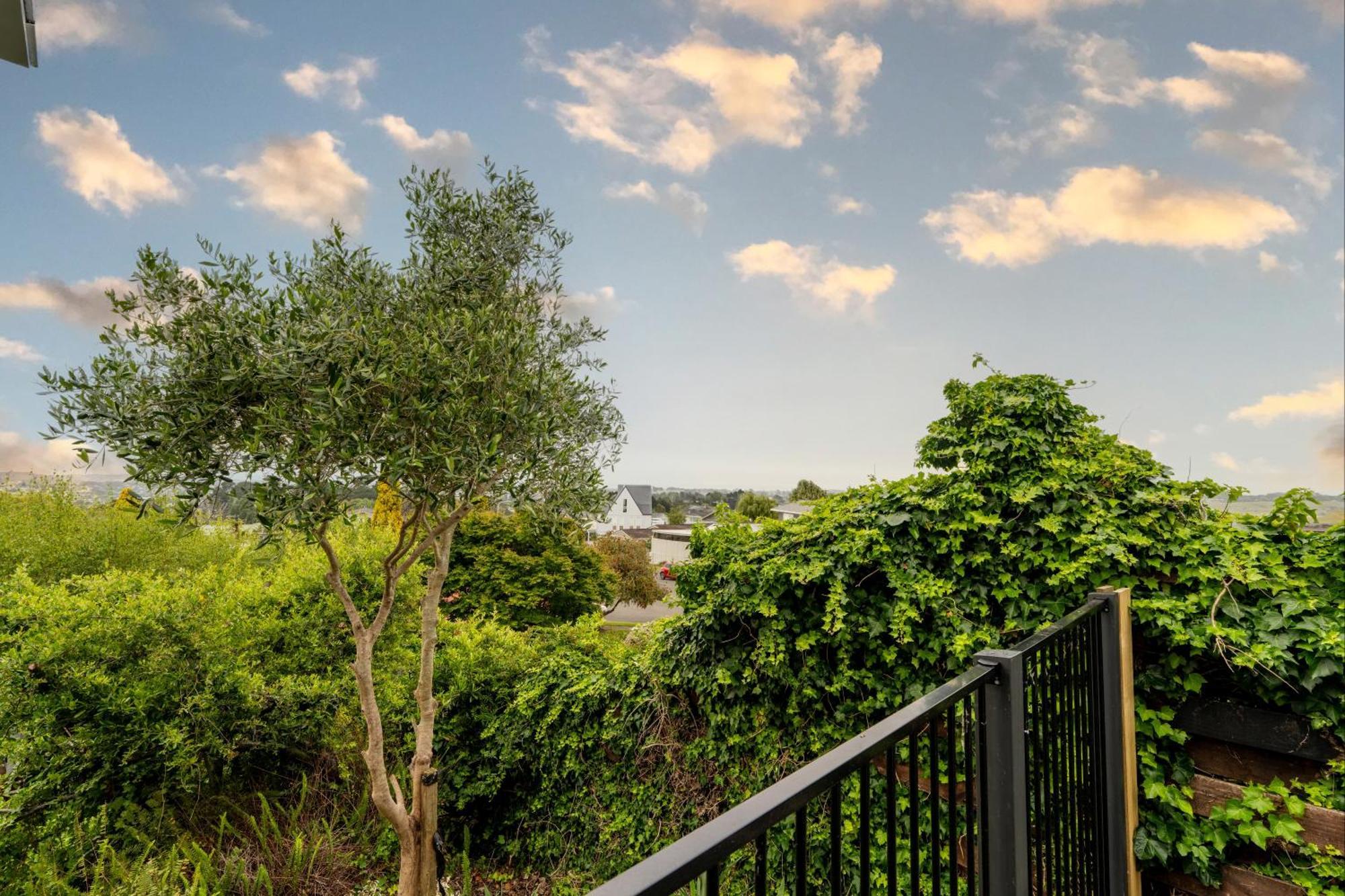 Cosy Unit With Incredible Views & Sky Tv Villa Whanganui Exterior photo