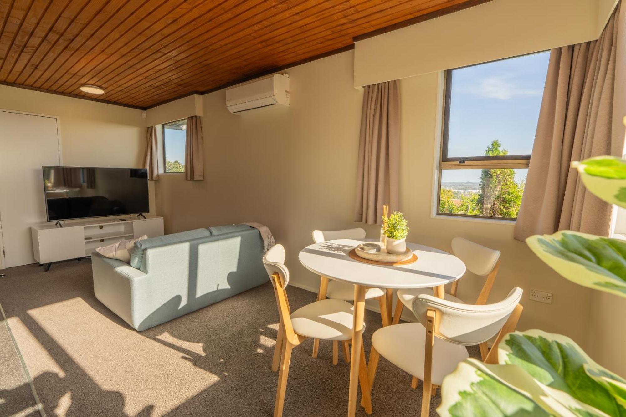 Cosy Unit With Incredible Views & Sky Tv Villa Whanganui Exterior photo